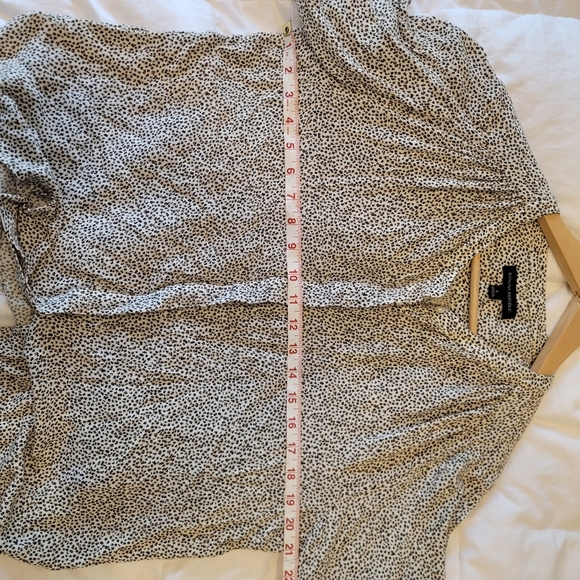 Banana Republic animal print blouse L - Picture 7 of 7